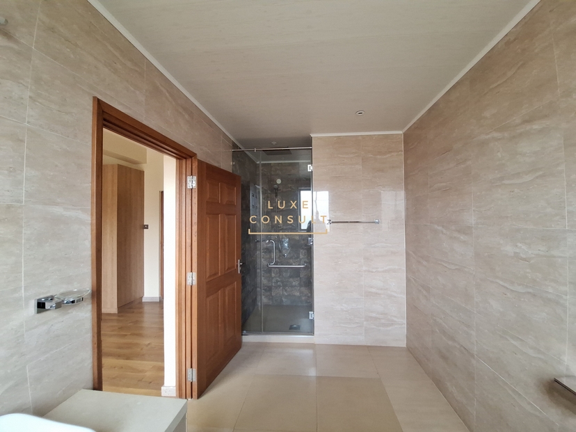 Prime 3BR Duplex/Single-Level Apartment – Lavington